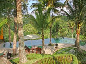 Toya Retreat Villa's FPV